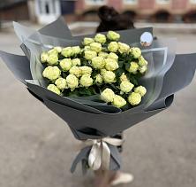 Букет Белые кустовые розы Солинеро в Инжавино