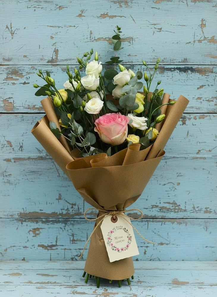 Букет цветов из: Розы и Лизиантусы в Инжавино