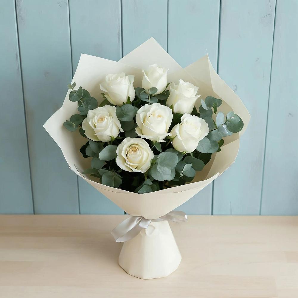 Букет Белые розы в Эвкалипте в Инжавино