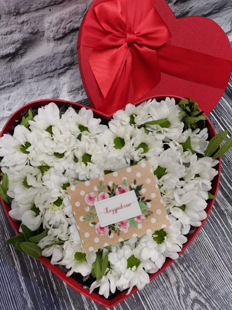 Цветочная композиция из Хризантемы в виде сердца в Инжавино