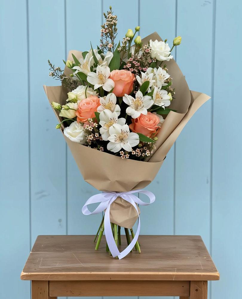 Букет цветов из: Альстромерии, Лизиантусы, Розы и Хризантемы в Инжавино