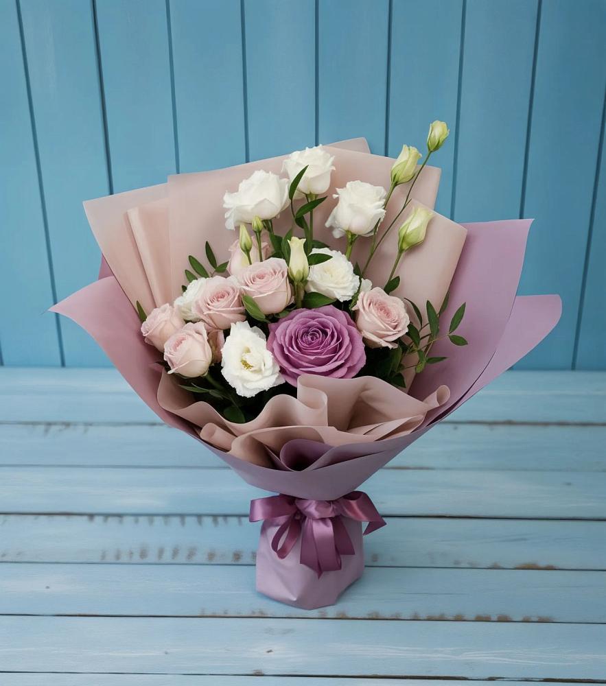 Букет цветов из: Розы и Лизиантусы в Инжавино